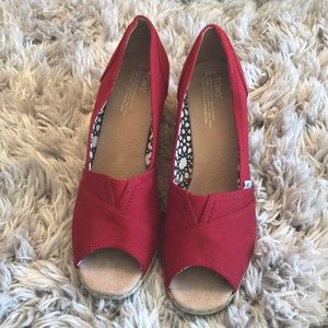 Women’s TOMS Wedge Sandals Heels Size 12W RED